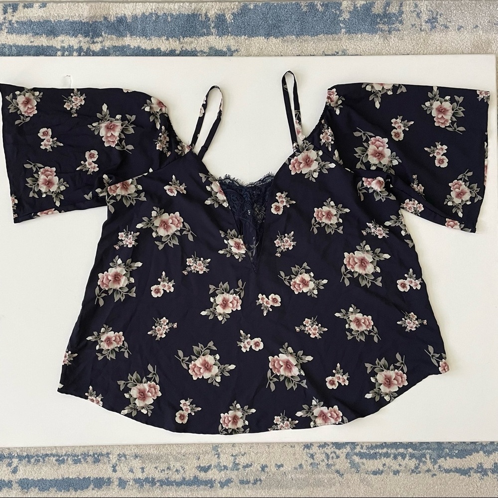 Torrid Women’s Navy Floral Print Top Size 3